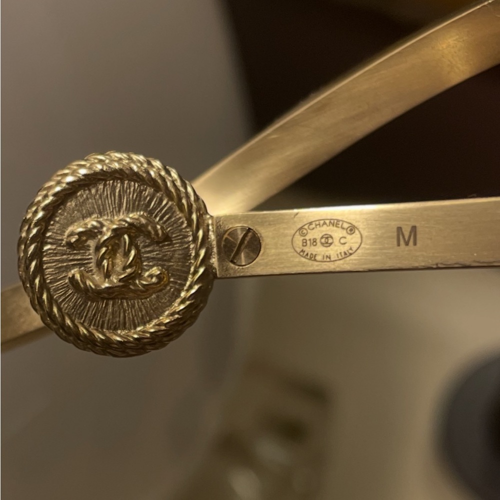 CHANEL Lambskin pearl twist CC bangle bracelet - Picture 3 of 7